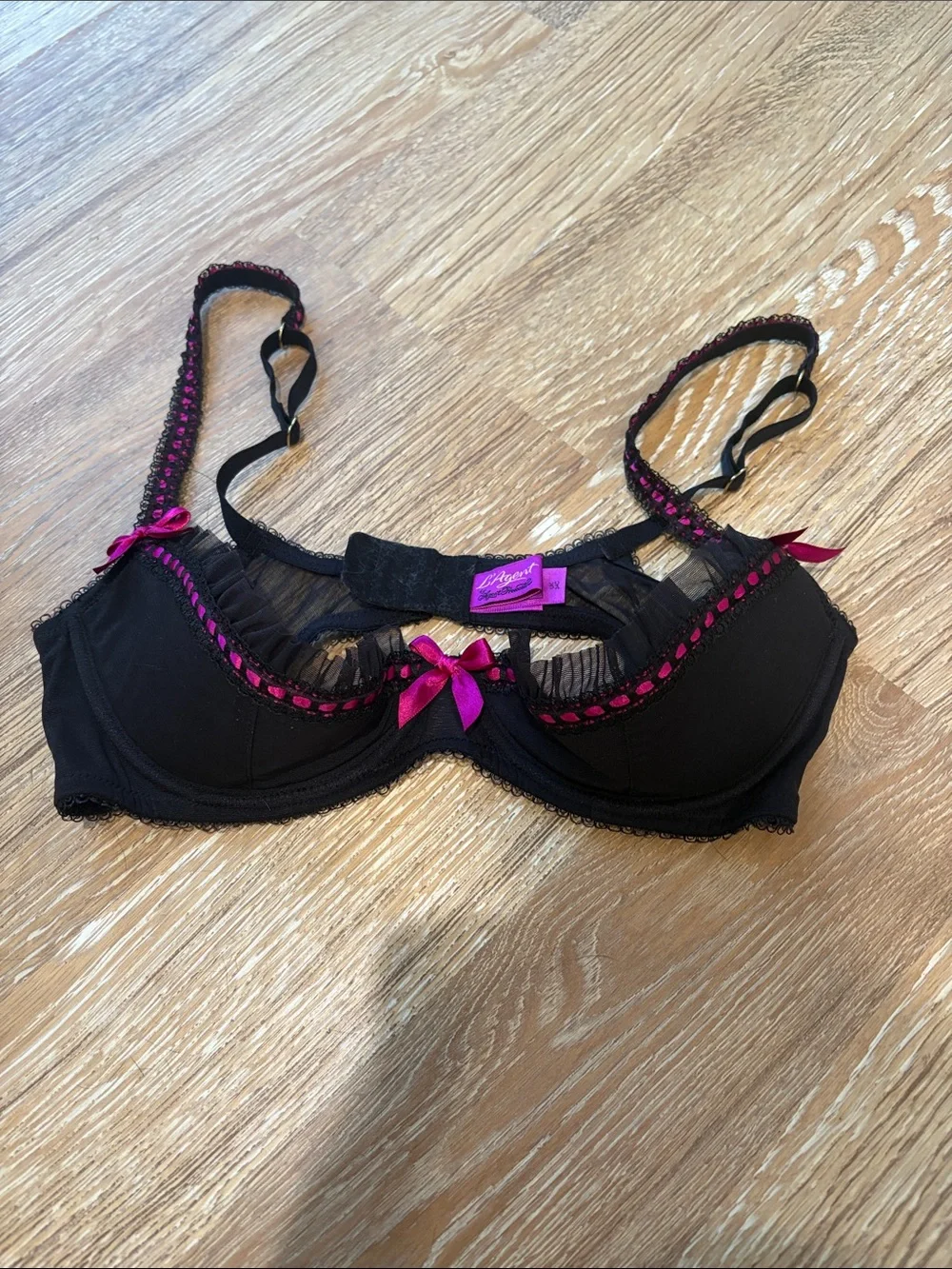 Agent Provocateur Black Bra and Thong Set with Fuchsia Bows and lace detail 34c - Picture 8 of 9